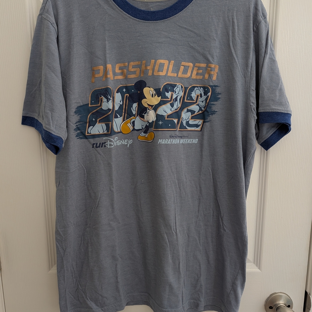 runDisney Marathon Passholder 2022 Shirt Size M